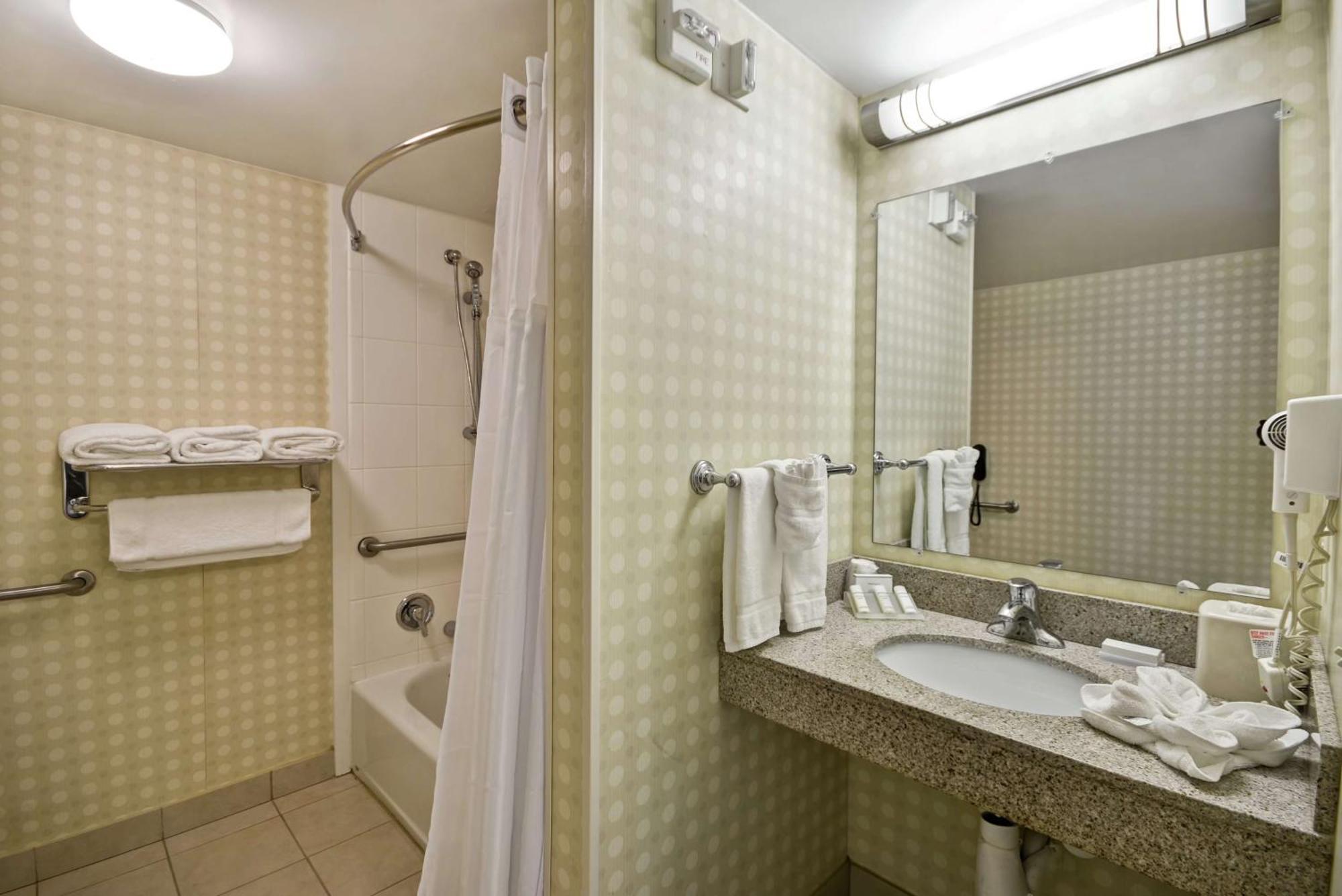 Hilton Garden Inn Riverhead Εξωτερικό φωτογραφία